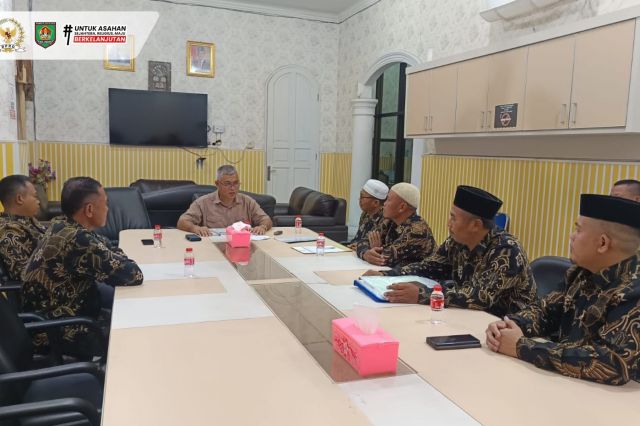 AUDIENSI bersama KETUA DPRD Kabupaten Asahan; Efi Irwansyah Pane terima aspirasi Perkumpulan Persaudaraan Putra Solo Kabupaten Asahan